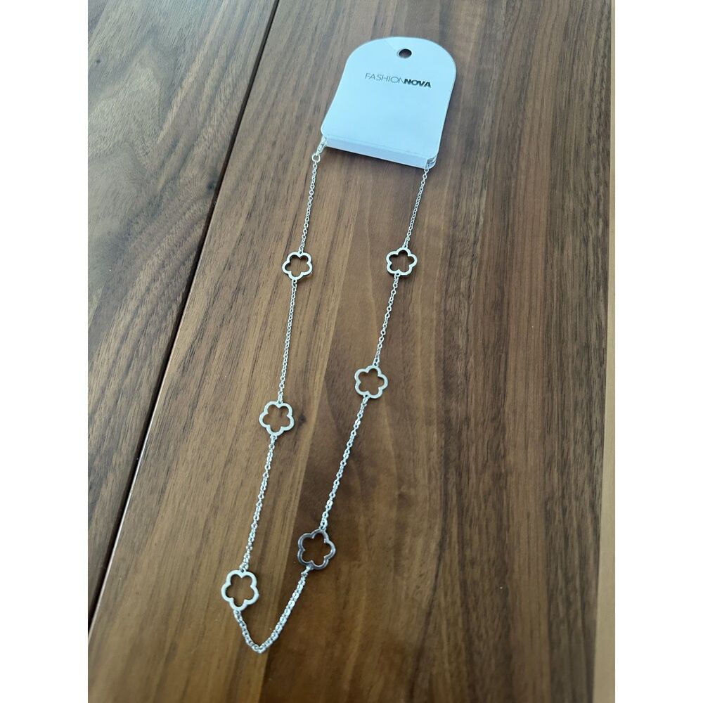 Fashion Nova Silver Hollow Clover Station Chain Necklace NWT